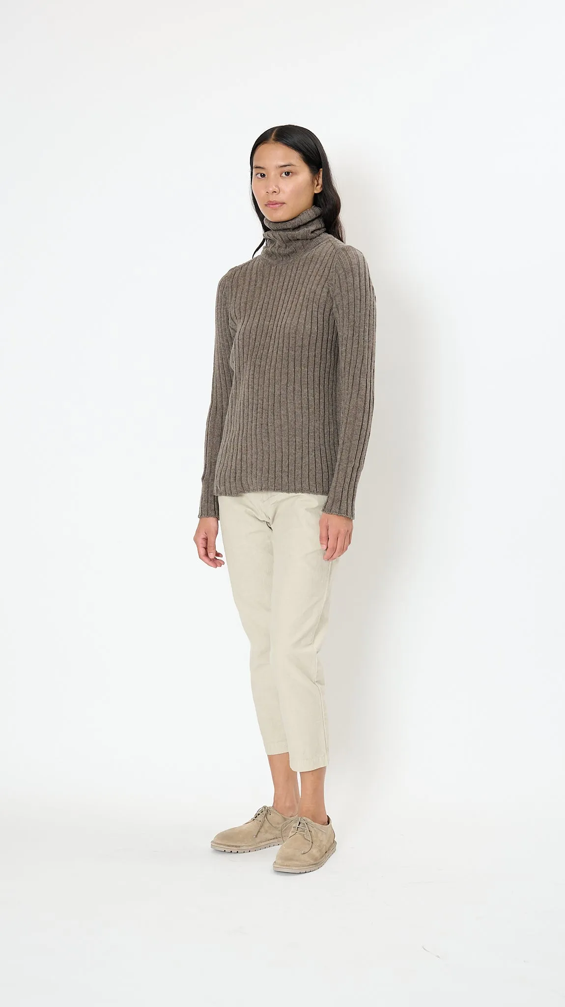 Cashmere Lamb Ribbed Turtleneck Pullover in Greige