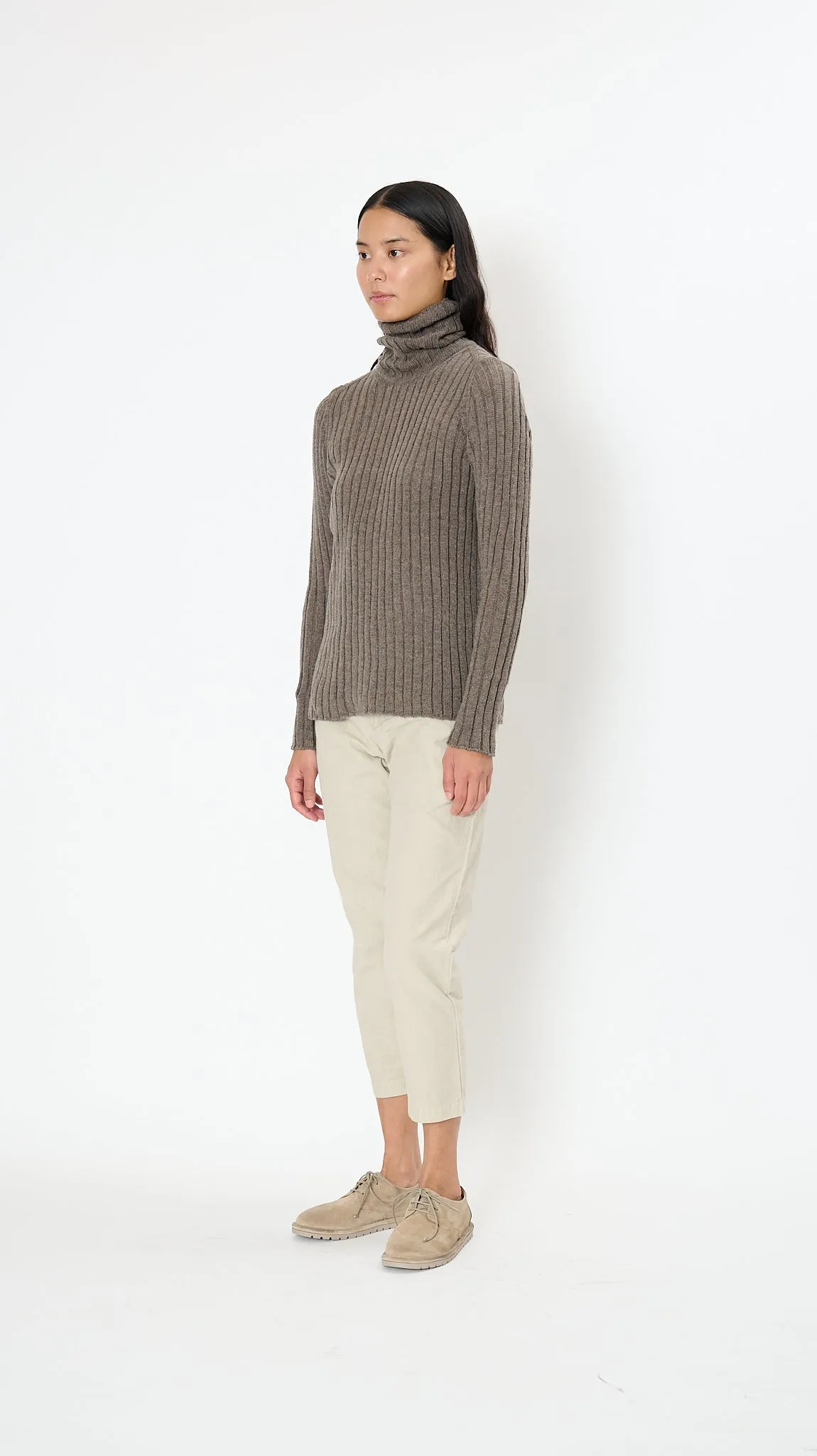 Cashmere Lamb Ribbed Turtleneck Pullover in Greige