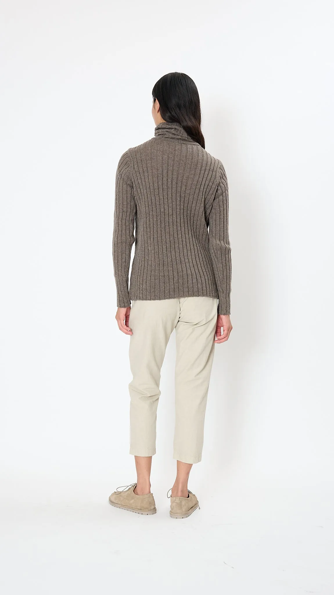 Cashmere Lamb Ribbed Turtleneck Pullover in Greige