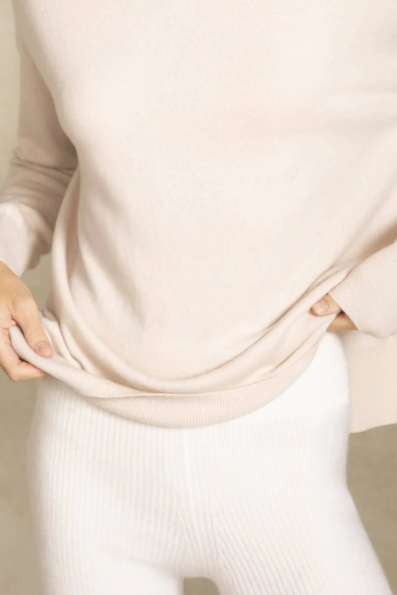 CYNDA CASHMERE TURTLENECK SWEATER