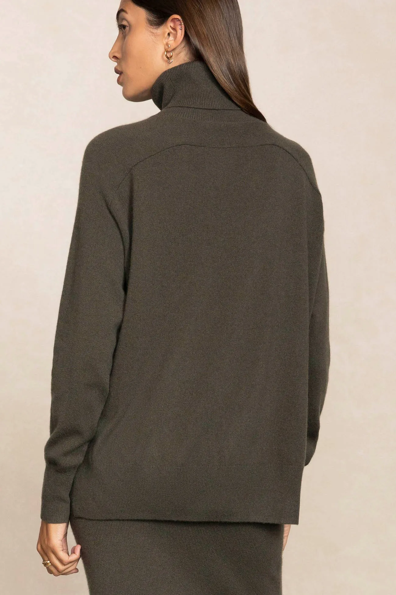 CYNDA CASHMERE TURTLENECK SWEATER