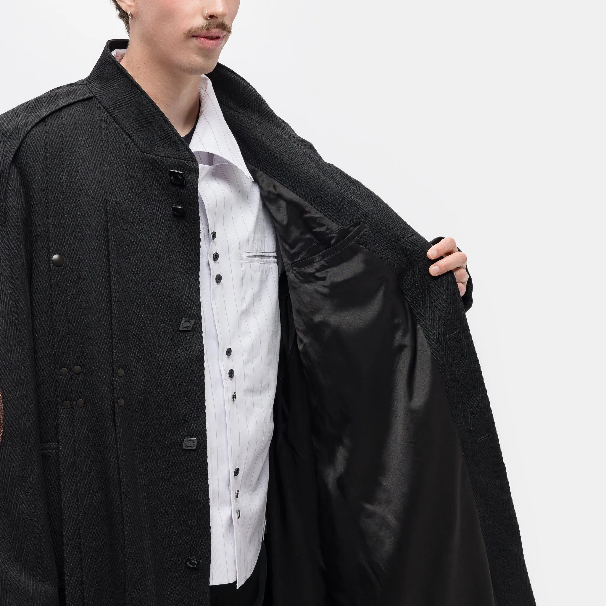 Deultum Pleated Coat in Black/Brown