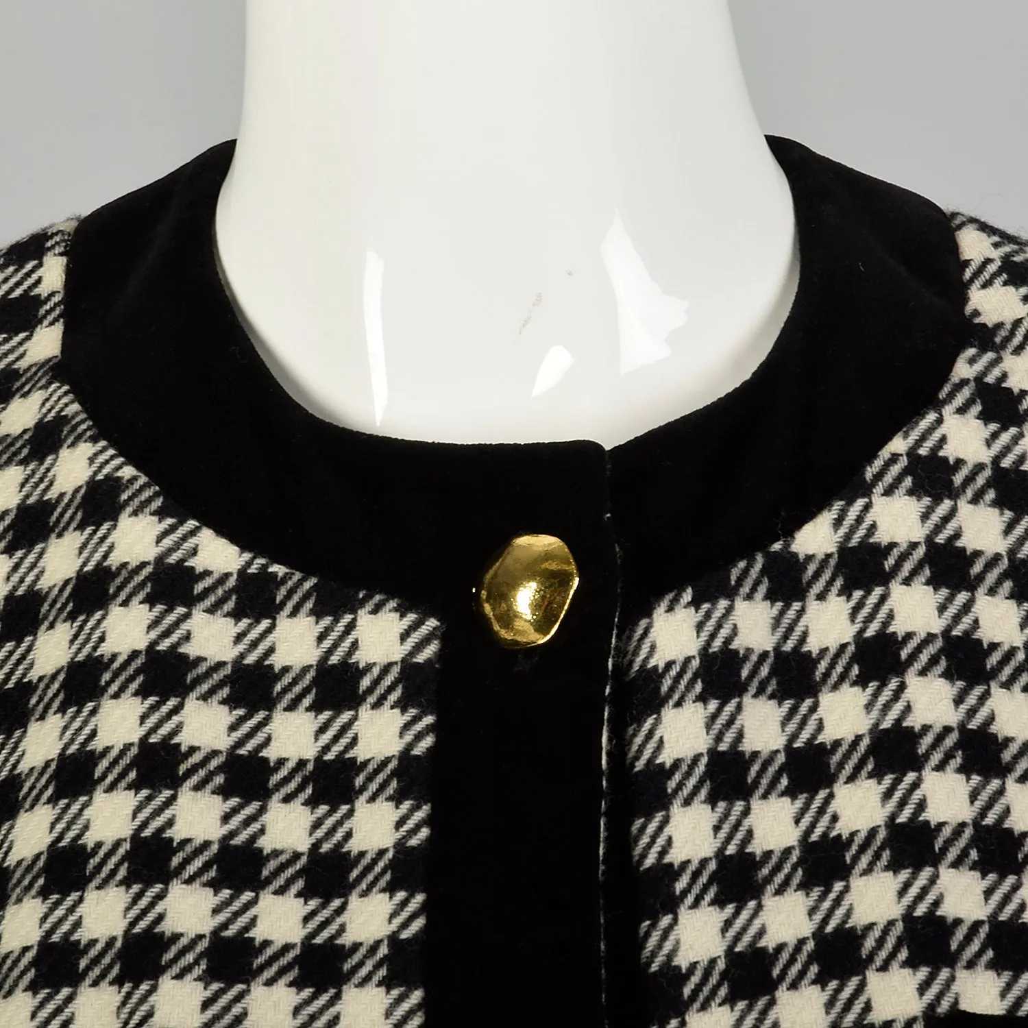 Large 1990s Escada Blazer Wool Black White Houndstooth Long Sleeve Cashmere Jacket